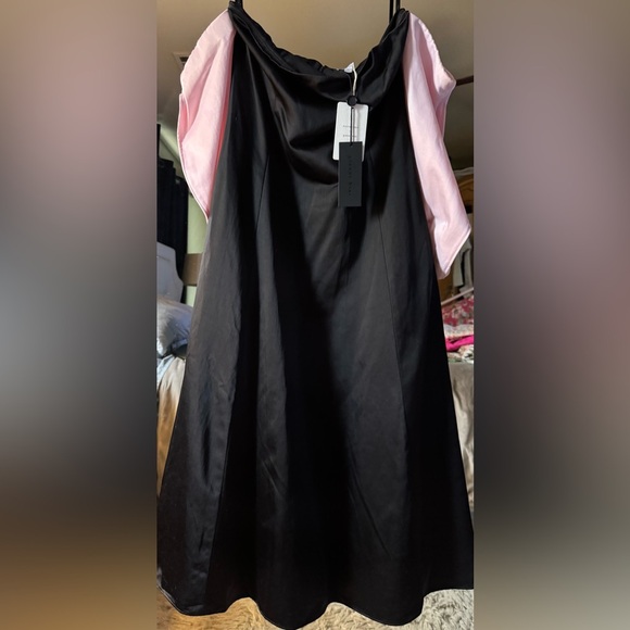 Elegant Off-Shoulder Black Dress - Picture 6 of 6